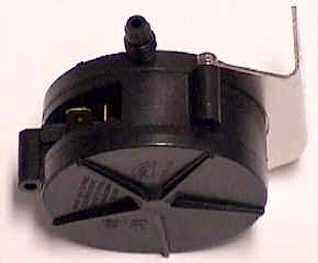 2011-10-19_020511_pressure_switch_goodman_black.jpg