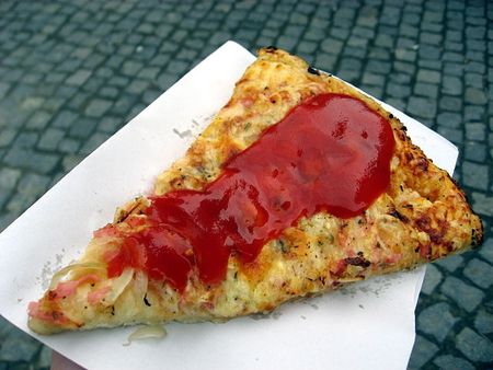pizza_keczup_wikimedia_dezidor_cc_3_0_450.jpeg