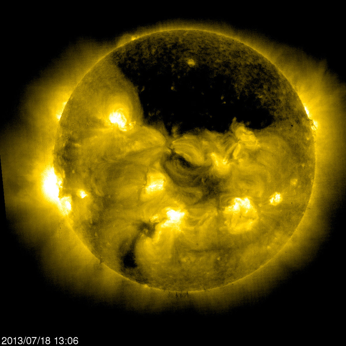 A-Gigantic-Coronal-Hole-Hovering-Over-the-Suns-North-Pole.jpg