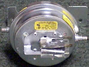 2011-10-19_020600_bryant_pressure_switch.jpg