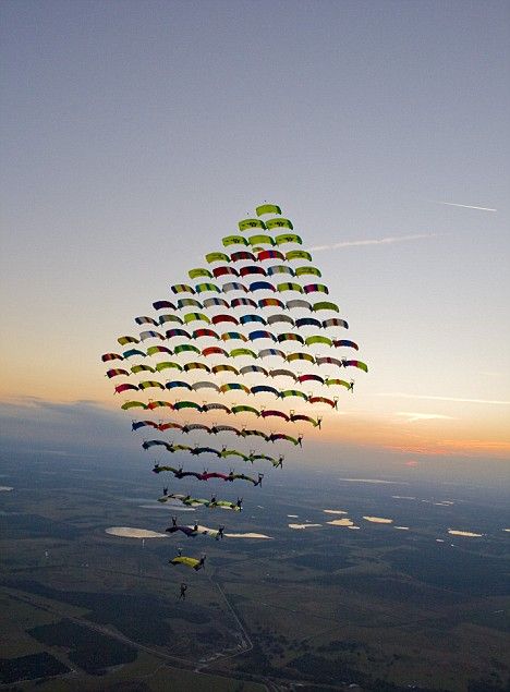 skydivers1.jpg