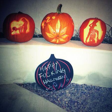 miley-cyrus-pumpkin-rude-halloween.jpg