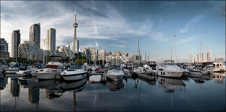 cn-tower_boats_pano.jpg