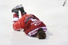 injury-ice-hockey-player-12358478.jpg