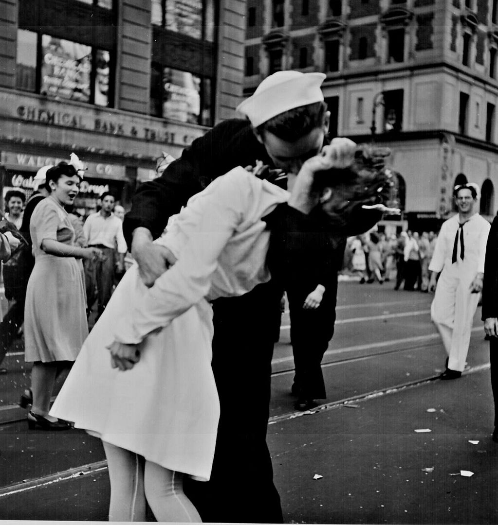 pub-domain-kiss-ww2-197-l.jpg
