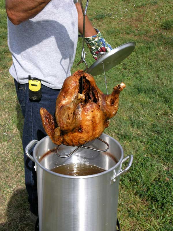 bayouclassic-turkey-fryer-2.jpg
