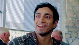 diaf9rgeUkDw4.gif