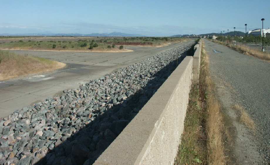 Hamilton_CA_dike_02.JPG
