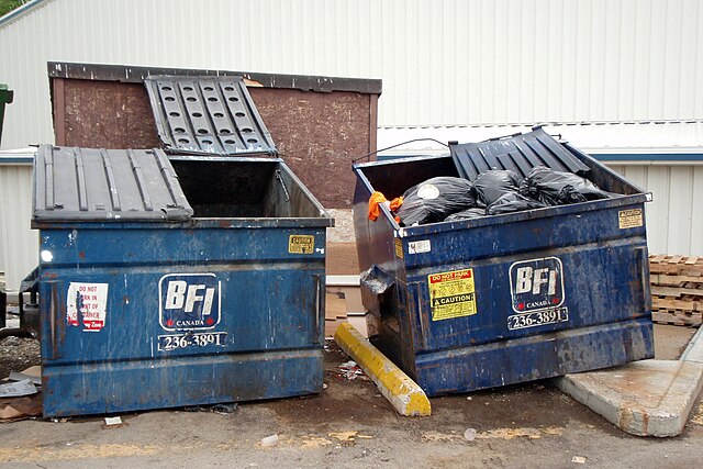 640px-Dumpsters.jpg