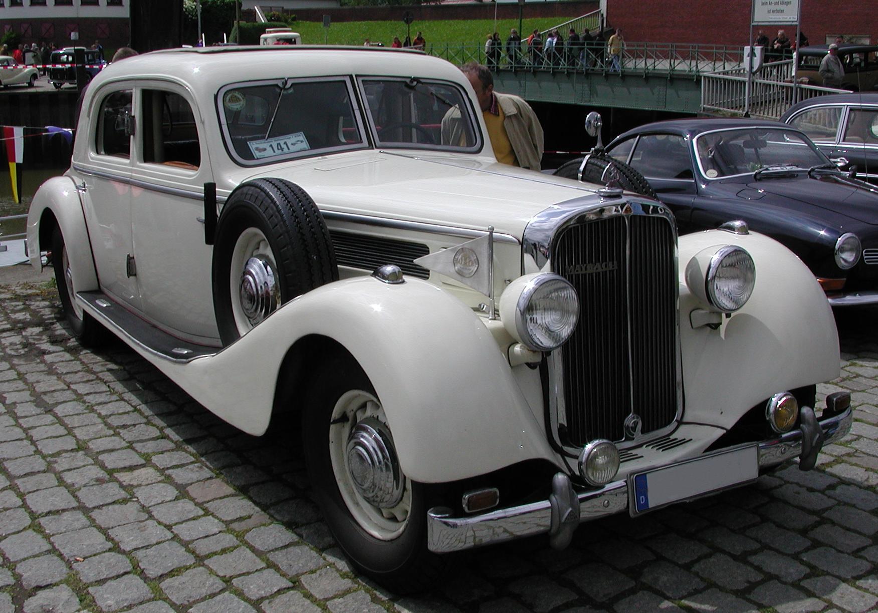 Maybach-Limousine.jpg