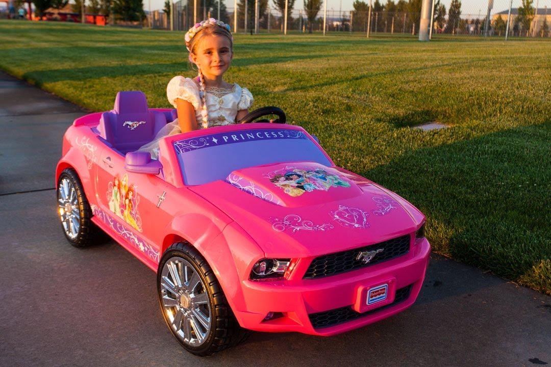 Видео машинкой девушек. Машины для девочек. Детские машинки. Розовая машинка для девочки. Розовая машина.
