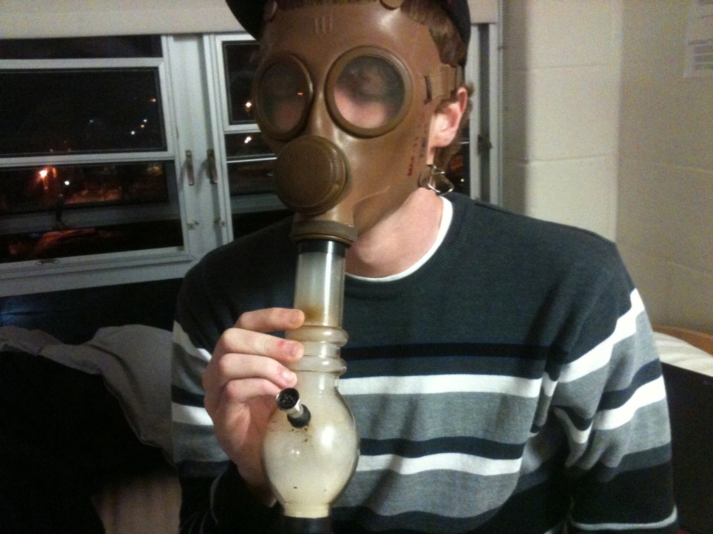 gas-mask-bong.jpg