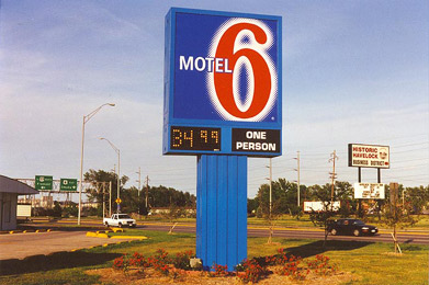 NELNSNPH00MOTEL6NELINCOLN.jpg