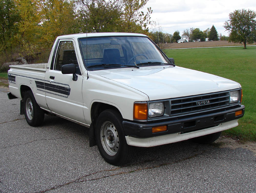 1988_Toyota_Truck_Rt_Frt.jpg