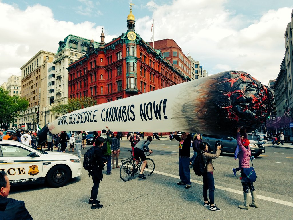 CfD2gYIWEAAtFvi.jpg:large