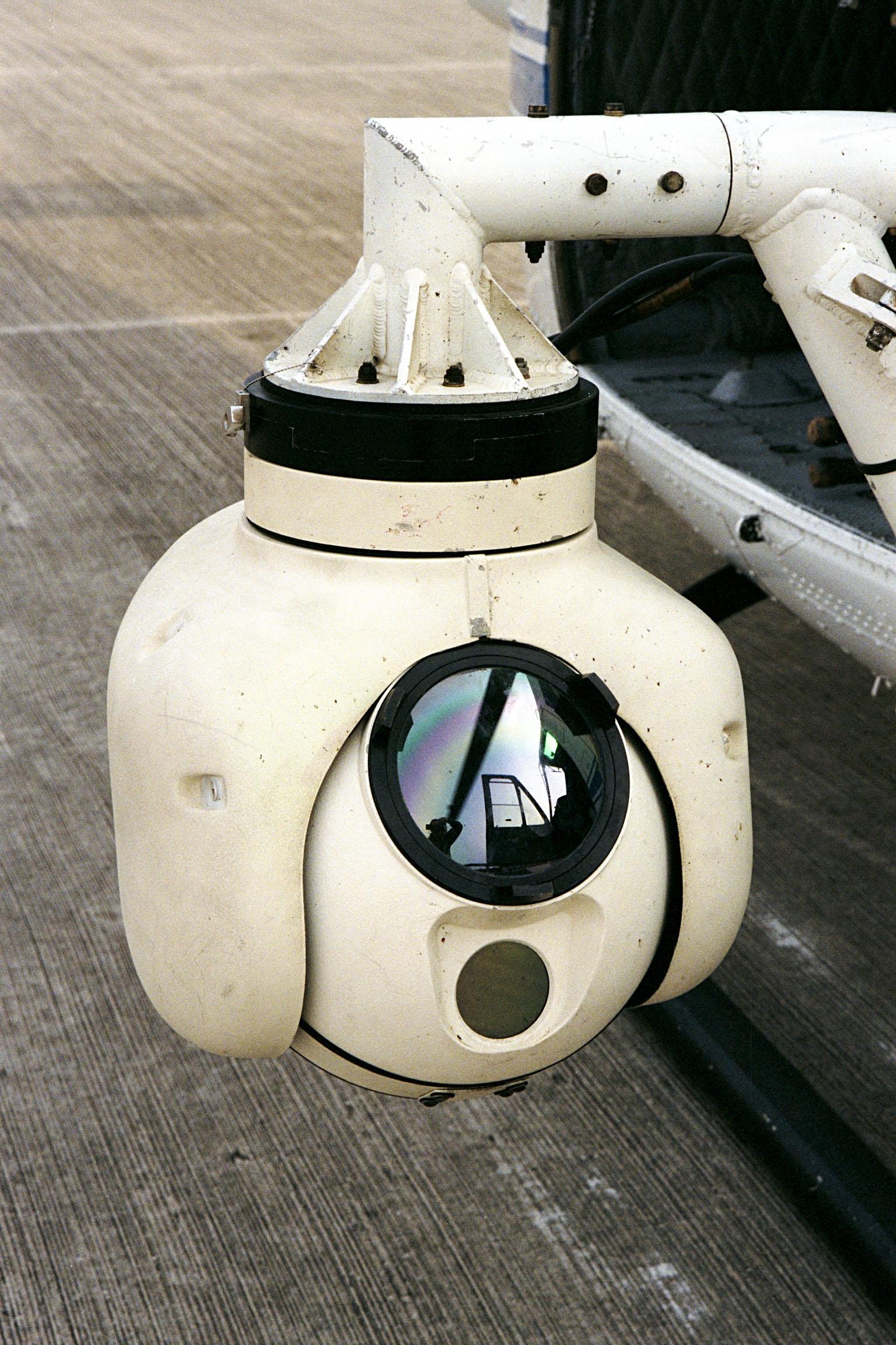 Helicopter-mounted_infrared_camera_(FLIR).jpg