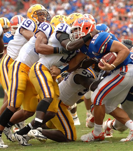 TacklingTebow-752833.jpg