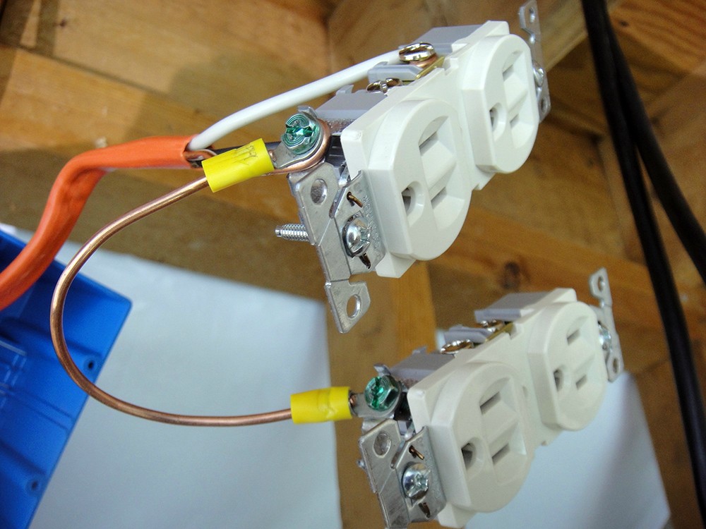 Quick Q about wiring a 2 Gang electrical outlet box... Grounding