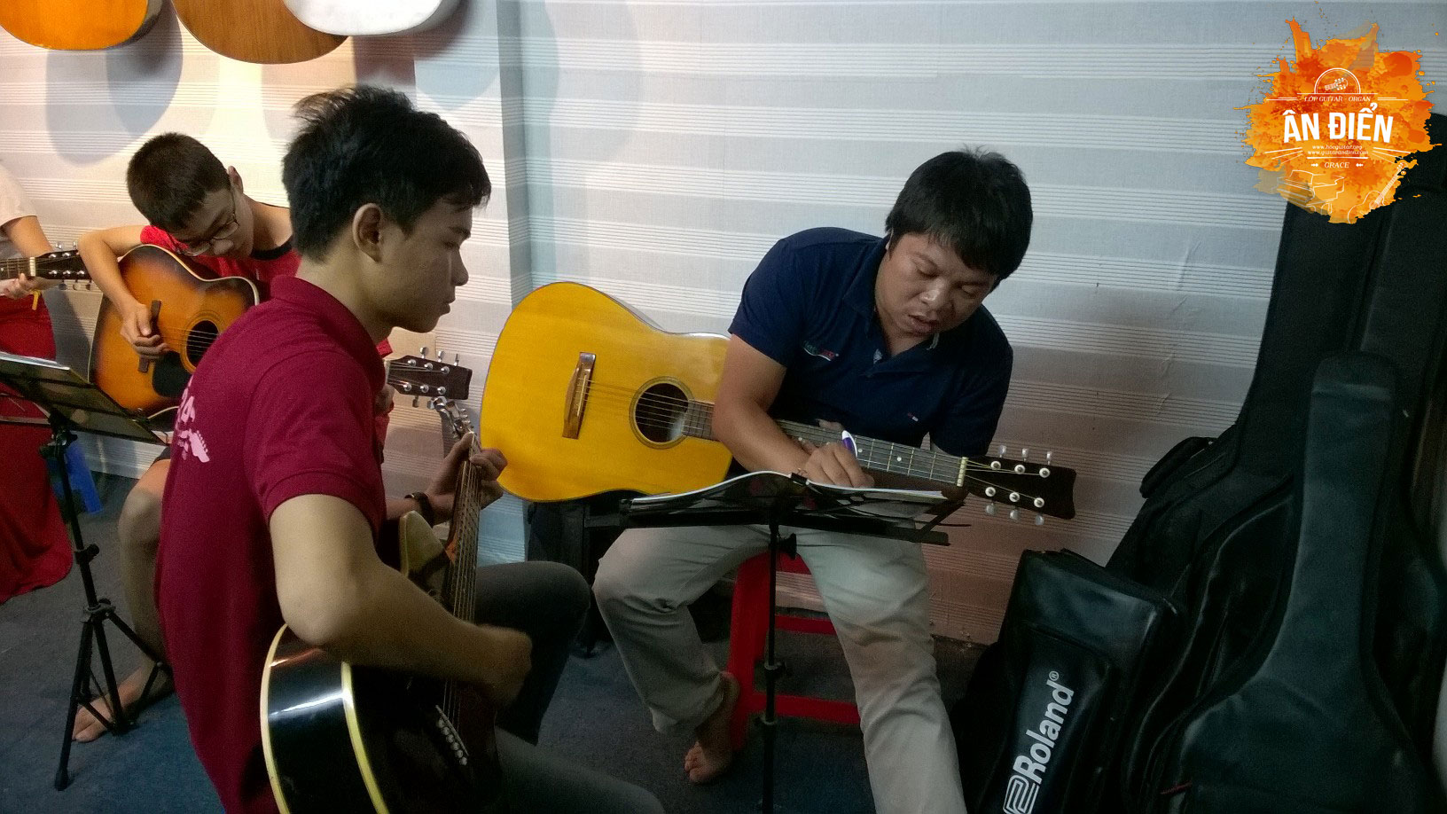 hoc-guitar-10.jpg