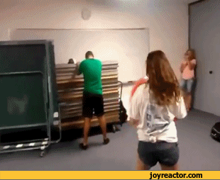 gif-girl-ball-throw-813630.gif