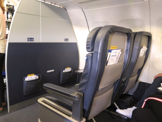 a-320-fc-row-1-bulkhead.jpg