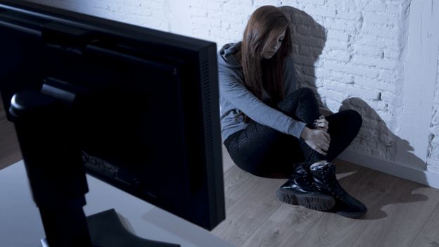 _89807225_sadwoman.gif