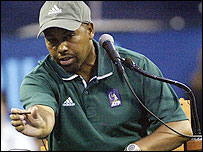 _40804300_umpire.jpg