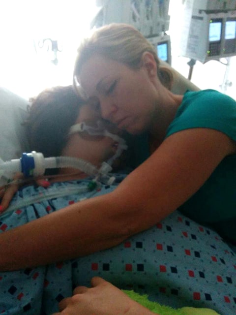 shalynne-with-mom-b-236e49b3-928a-4120-9556-506021fd2920.jpg