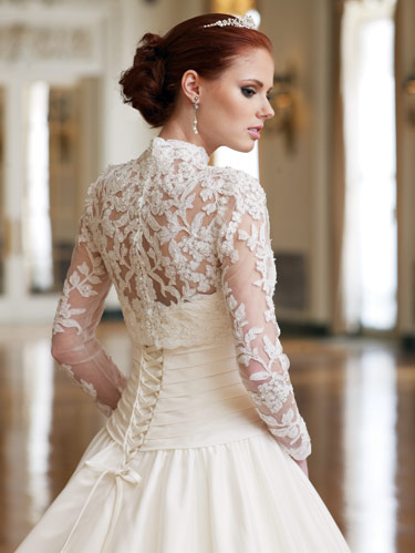 long-sleeve-lace-wedding-gowns2.jpg