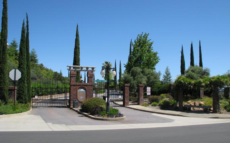 The-Knolls-Entrance.jpg