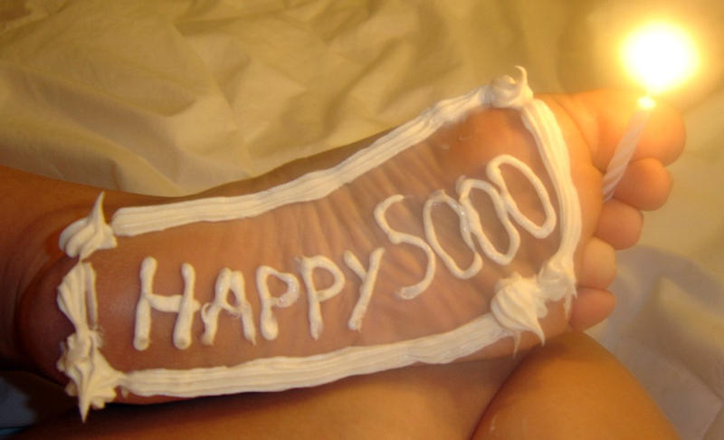 Happy_5000_Everyone_by_Barefoot_Panda.jpg