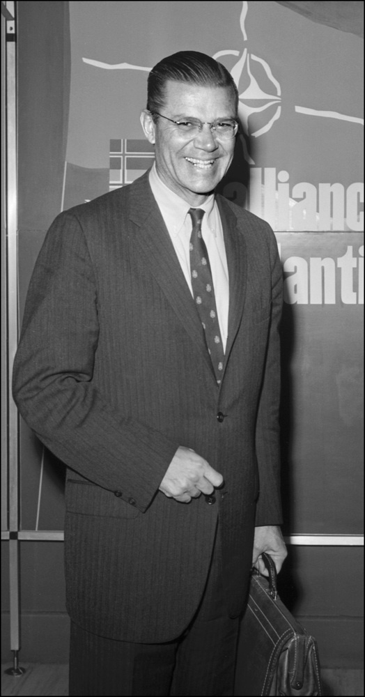 9e7e332f663f9f66beb7d06a2d96e076--robert-mcnamara-nato.jpg
