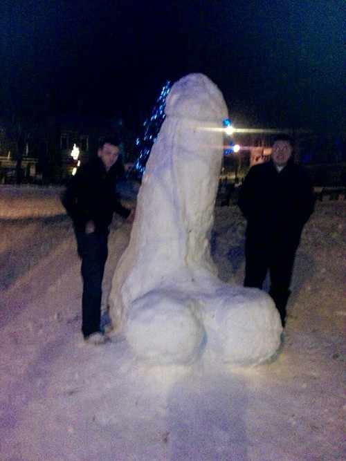 1295628244-snow-penis.jpg