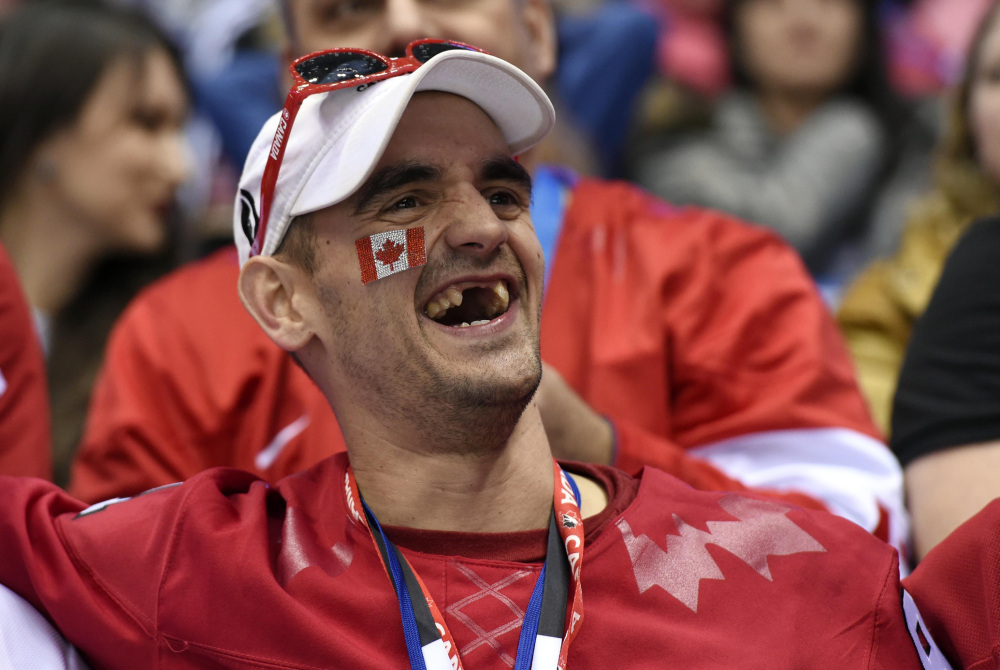 Canada-Fan-teeth-missing.jpg