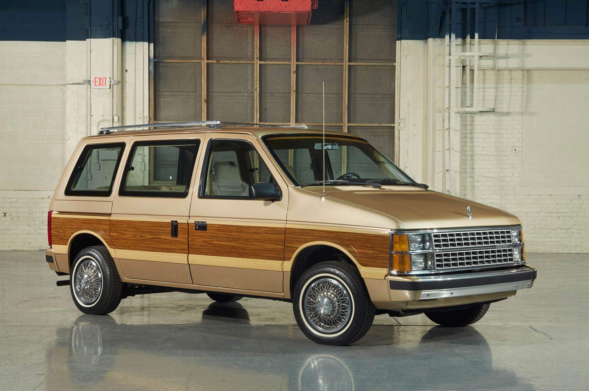 dodge-caravan-1984-8.jpg