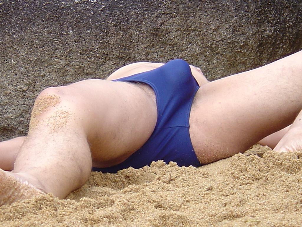 BLUE SPEEDO 011 (sleeping man with a great bulge) | Peludão . | Flickr